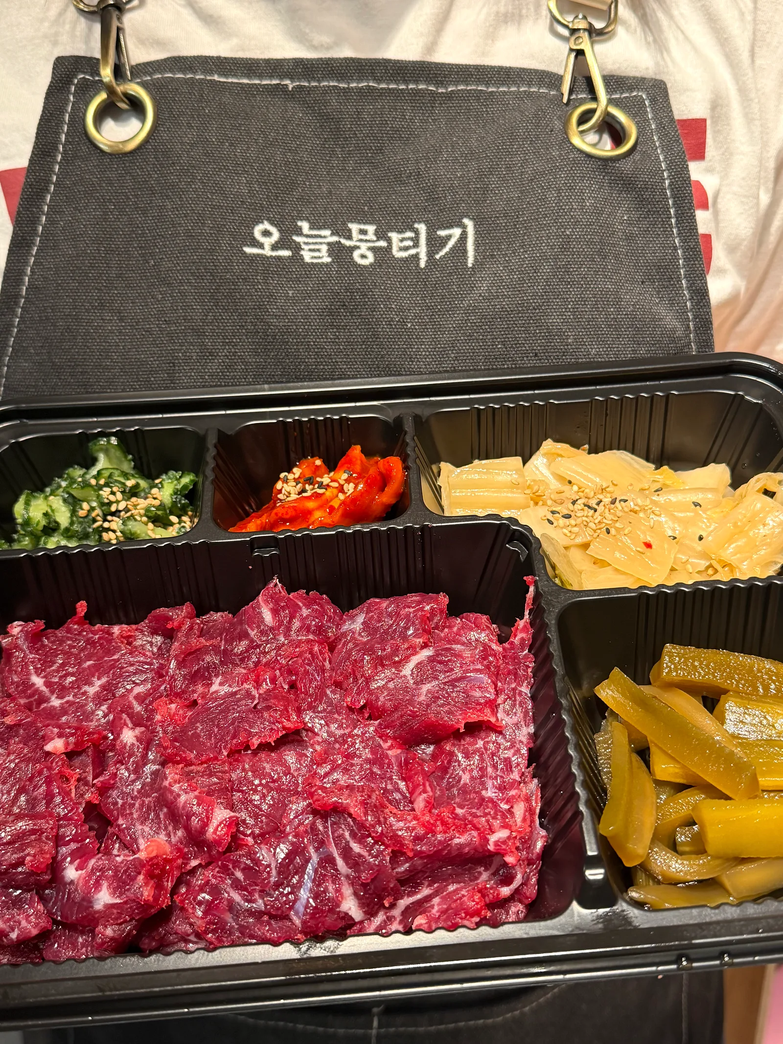 오늘뭉티기 덕천점 오늘뭉티기 덕천점에서는 신선한 육회를 맛보실 수 있습니다. 배달 서비스도 가능하지만, 매장에서 드시면 더 신선하고 맛있게 즐기실 수 있습니다. 신선한 식사를 원하…